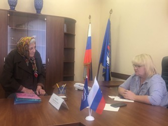 Марина Евсюкова дала необходимые консультации обратившимся на прием саратовцам